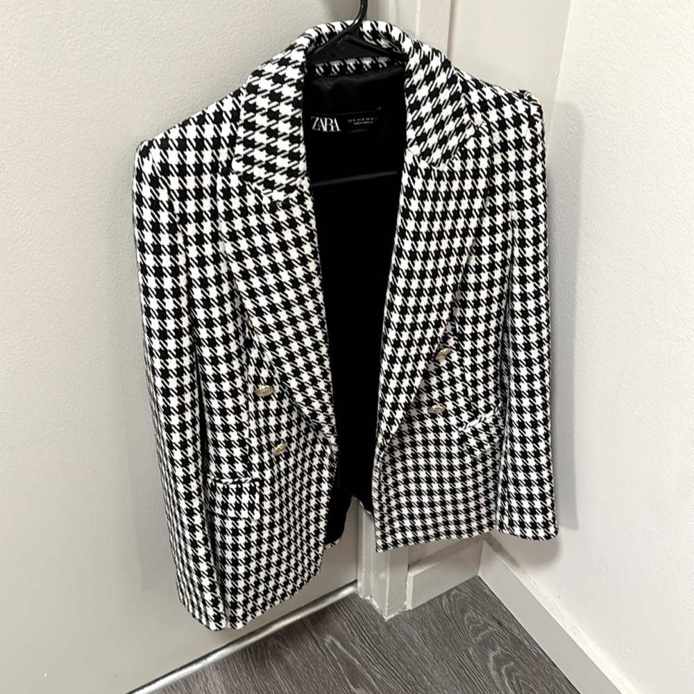 Black and white Zara blazer
